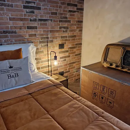 לינה וארוחת בוקר Principe Giardinelli